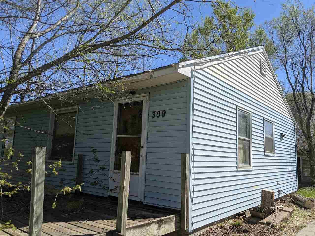 Property Photo: 309 S Spencer St. NE 68740