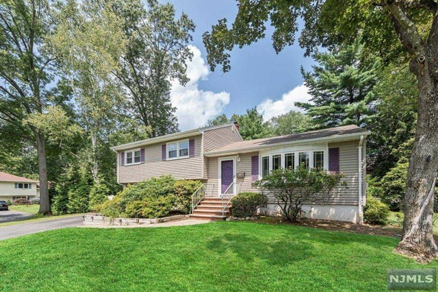 Property Photo:  18 Garnett Place  NJ 07648 