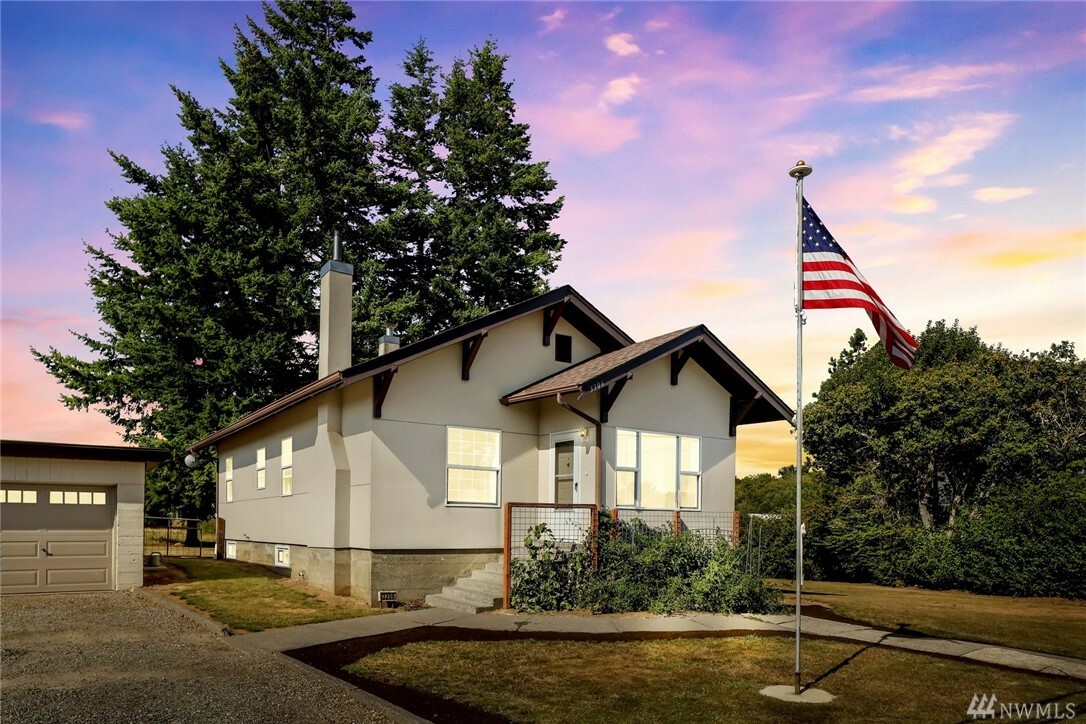 Property Photo:  3306 Mountain View Rd  WA 98248 