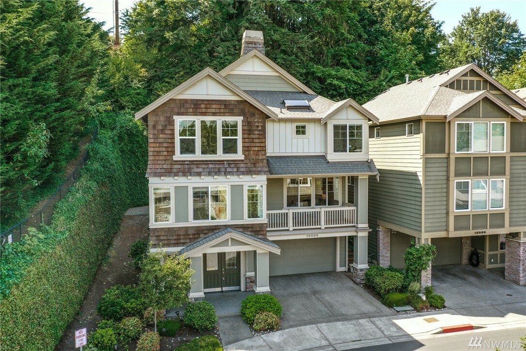 Property Photo: 19505 93rd Place NE 1 WA 98011