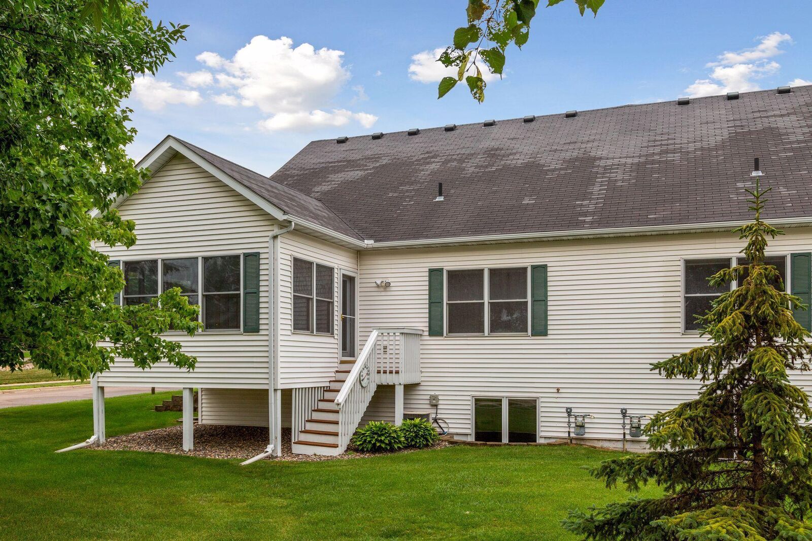 Property Photo: 800 Saint Lawrence Drive MN 55057