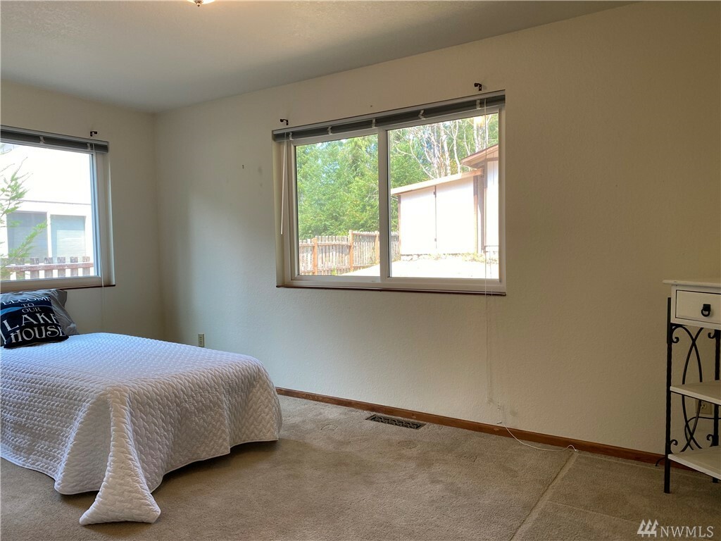 Property Photo:  1511 E Saint Andrews Dr N  WA 98584 