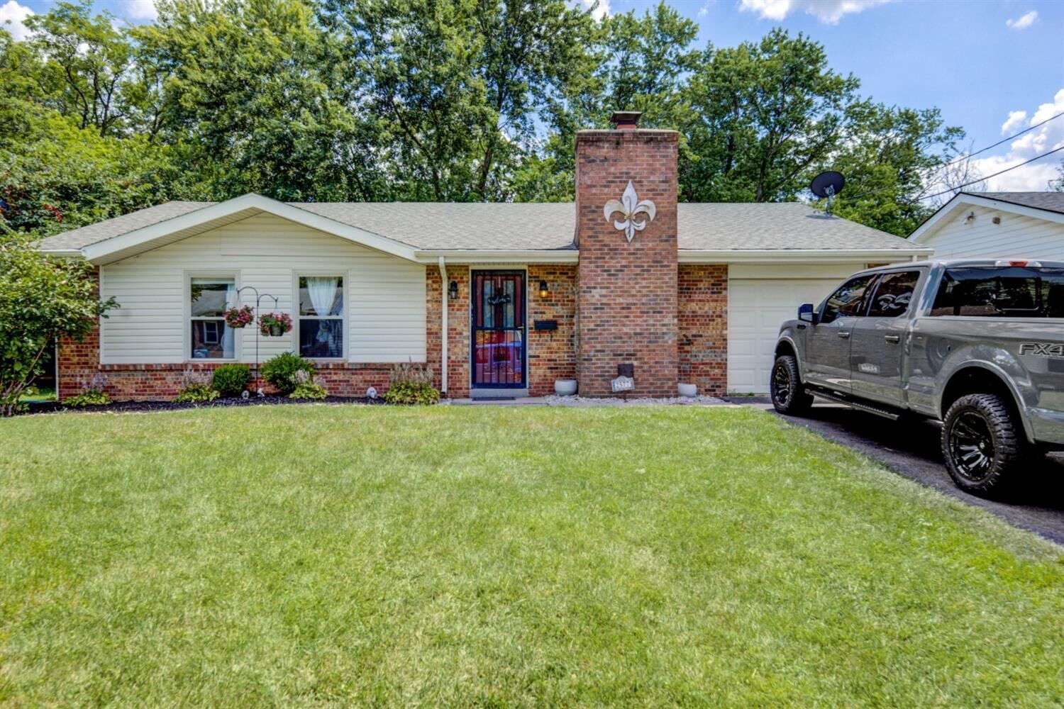 Property Photo:  2577 Haverknoll Dr  OH 45231