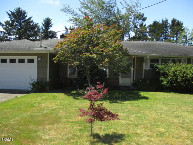 Property Photo:  1913 NE Crestview Place  OR 97365