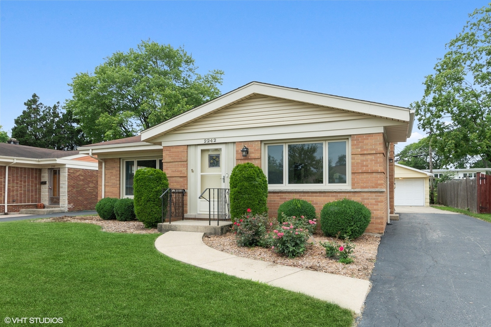 Property Photo:  2242 Sherwood Avenue  IL 60154 