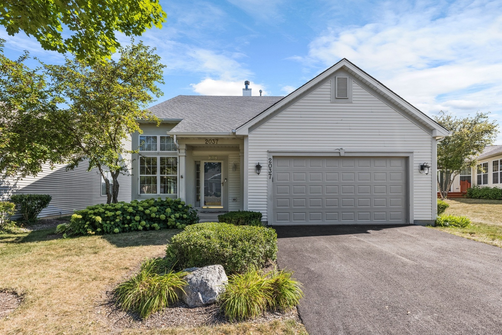 Property Photo:  2037 Carillon Drive  IL 60030 