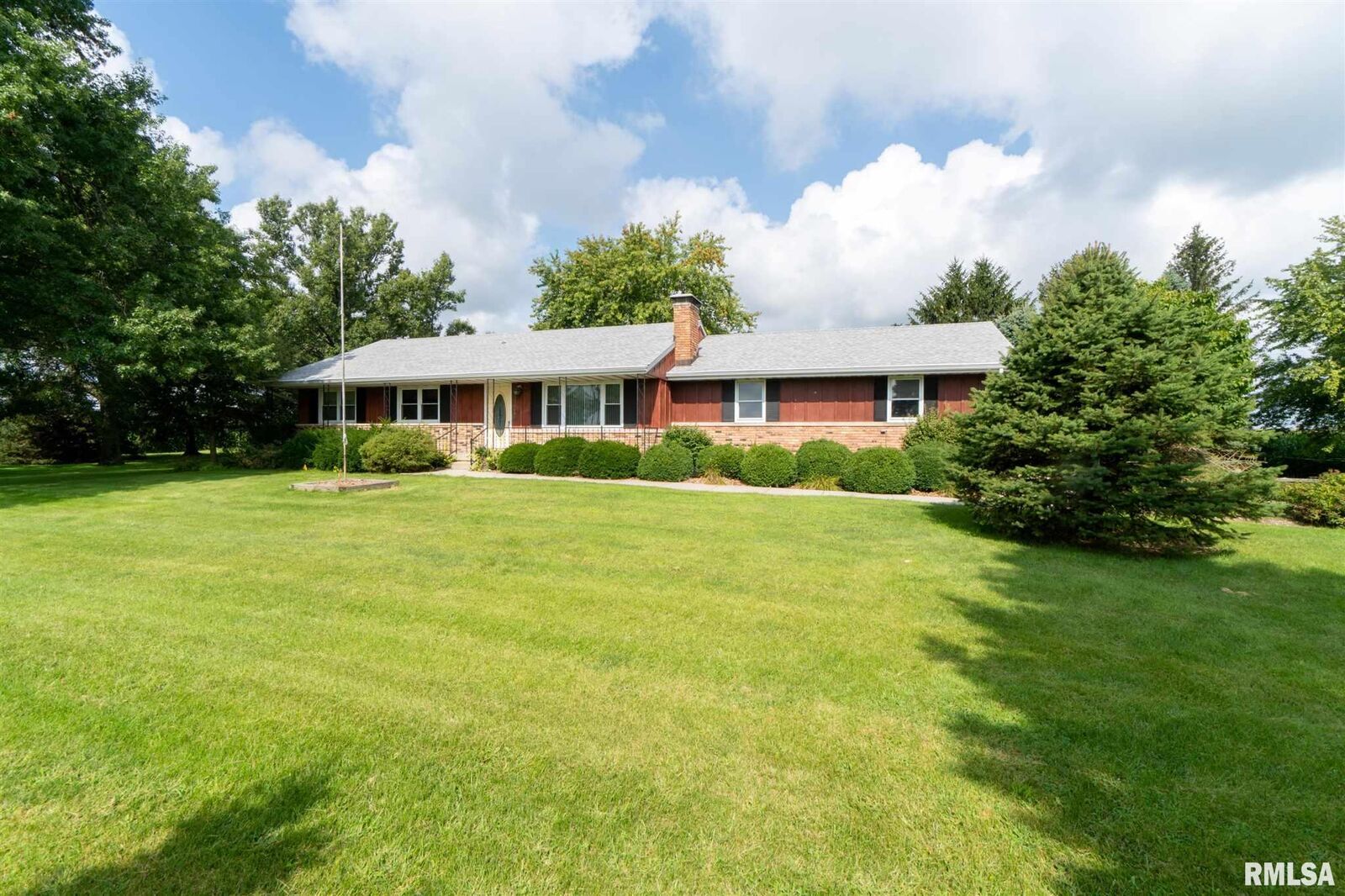 Property Photo: 1660 N Main IL 61571