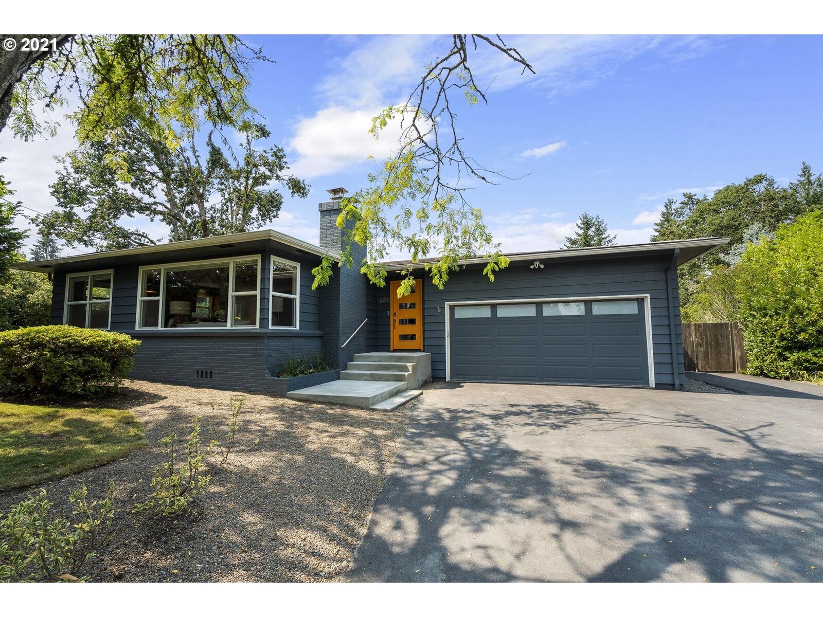 Property Photo: 1351 Marylhurst Dr OR 97068