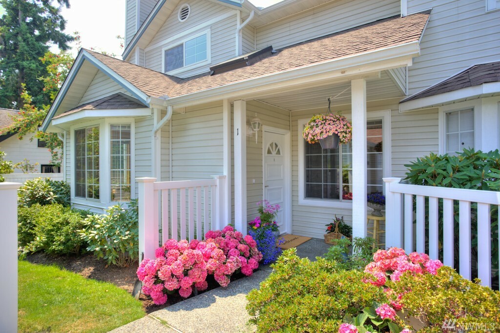 Property Photo: 18537 Linden Ave N 1 WA 98133