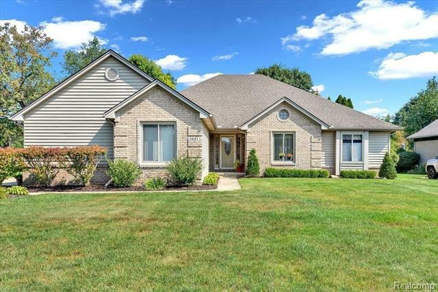 Property Photo:  5621 Montgomery Drive  MI 48316 