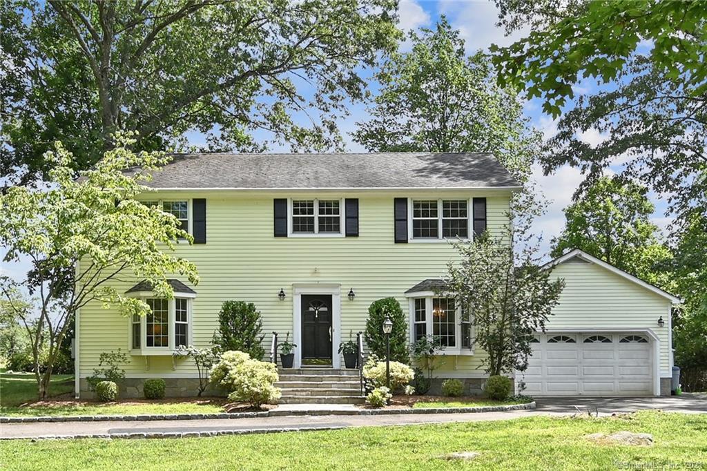 Property Photo: 4 Farnham Court CT 06880