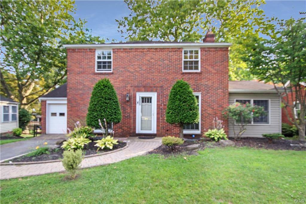 Property Photo:  2031 Fernway Avenue  PA 18018 