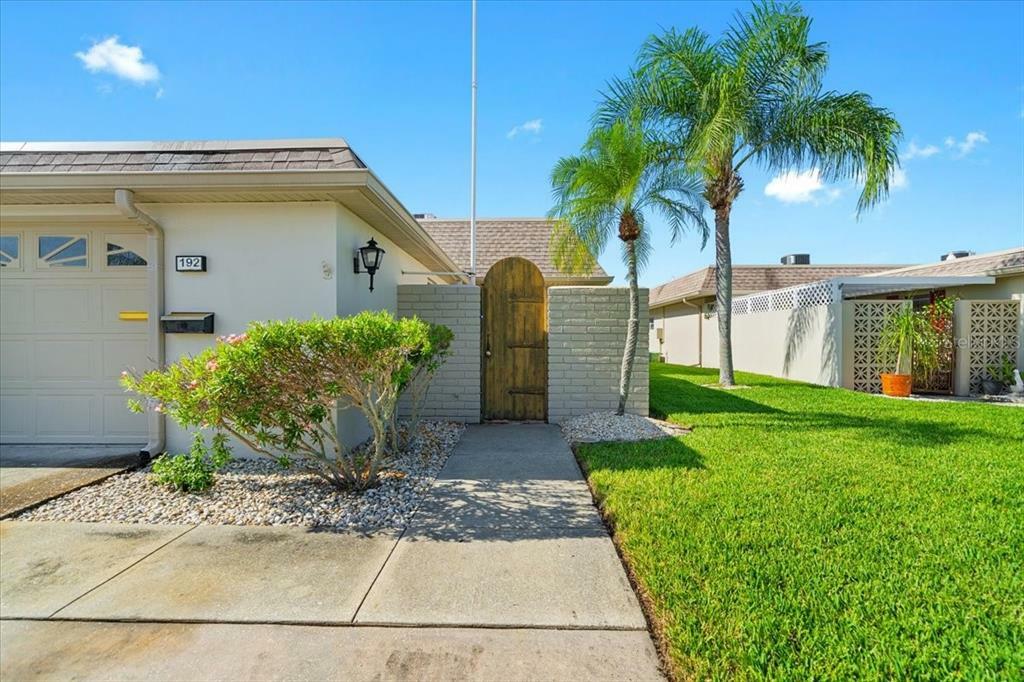 Property Photo:  192 Boca Ciega Point Boulevard N  FL 33708 