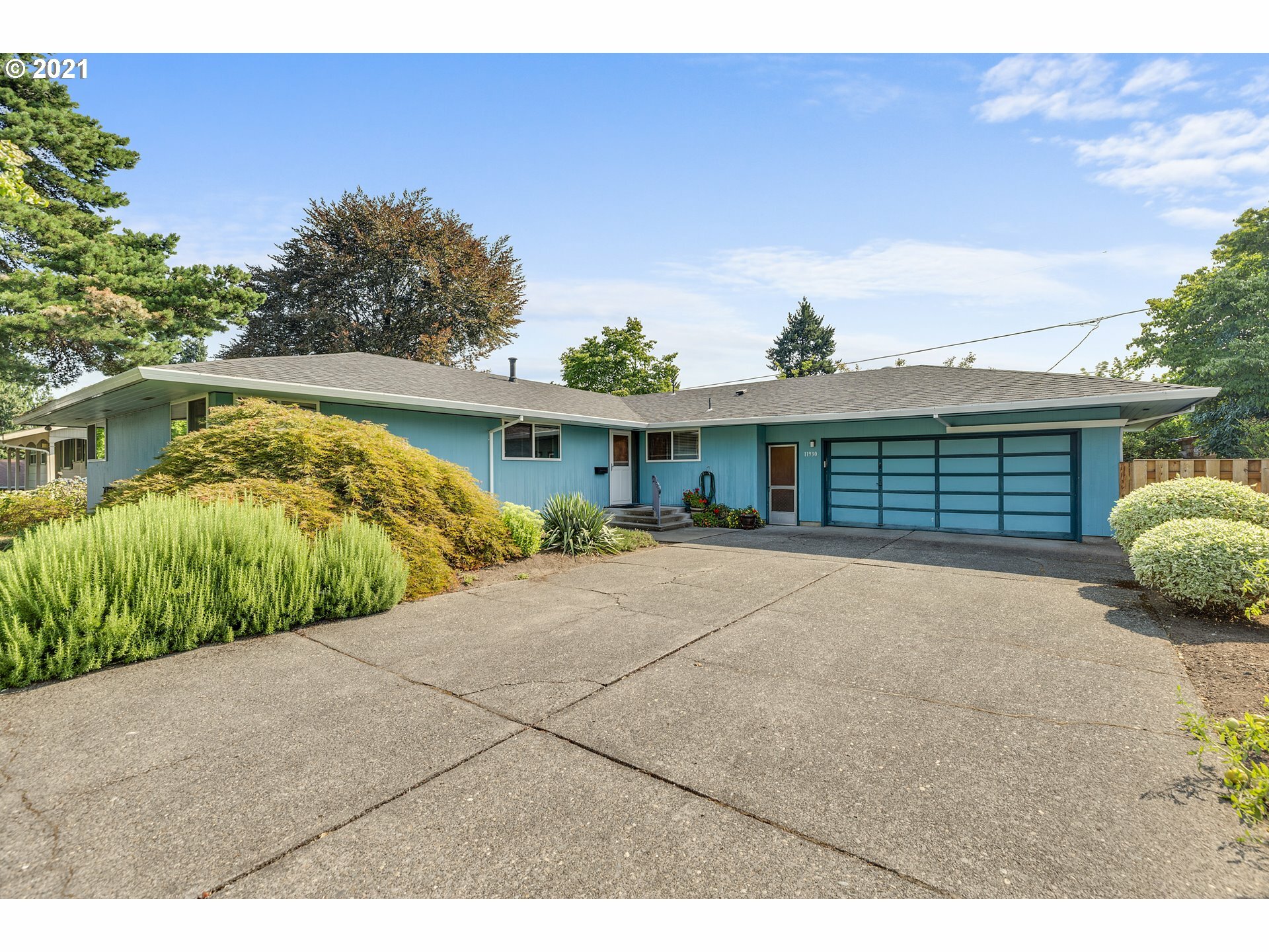 Property Photo: 11930 SE 36th Ave OR 97222