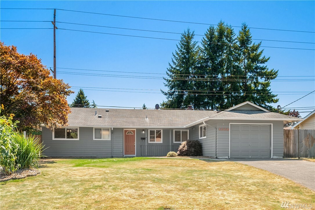 Property Photo:  4006 227th Place SW  WA 98043 