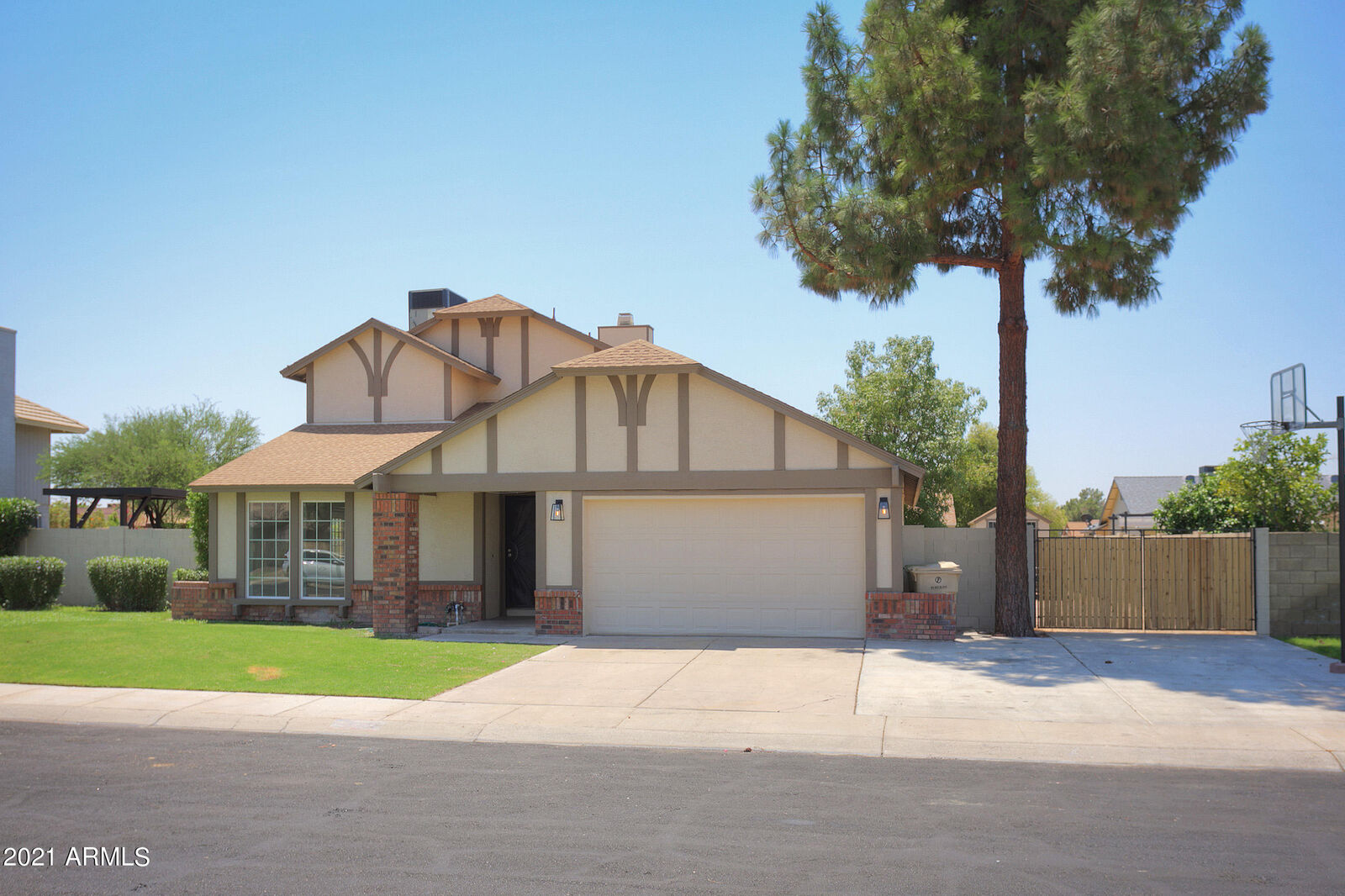 Property Photo: 6403 W Shaw Butte Drive AZ 85304