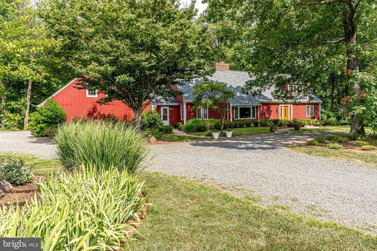 Property Photo: 17182 Clarksridge Road VA 20176