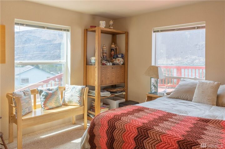 Property Photo: 32562 NE Palisades Rd WA 99115