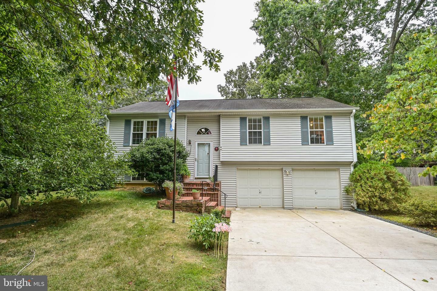 Property Photo: 7390 Lake Drive VA 20111