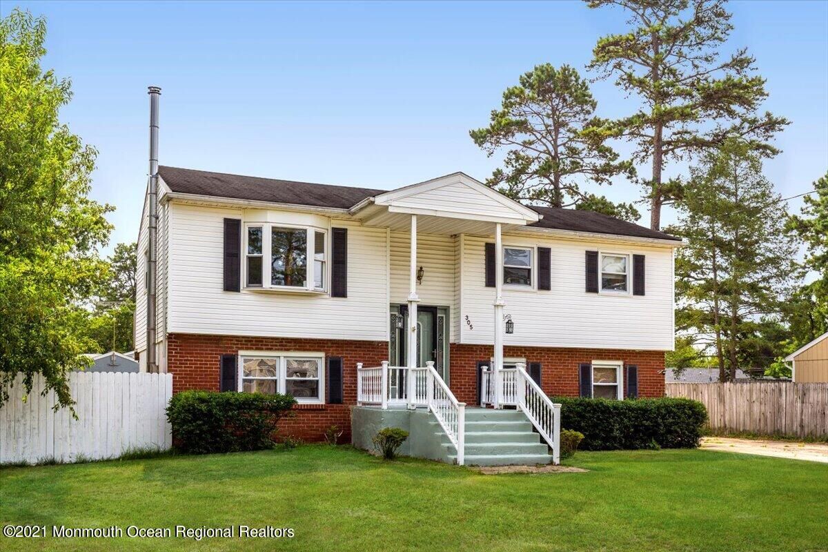 Property Photo:  305 Shawnee Trail  NJ 08015 