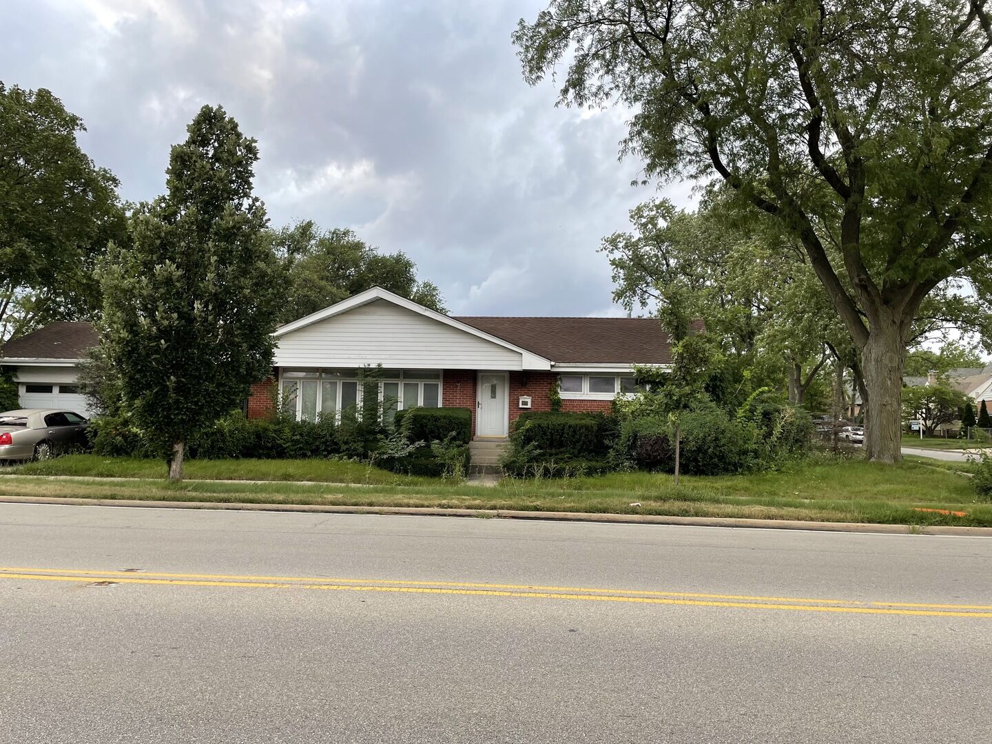 Property Photo: 928 S Colfax Avenue IL 60126