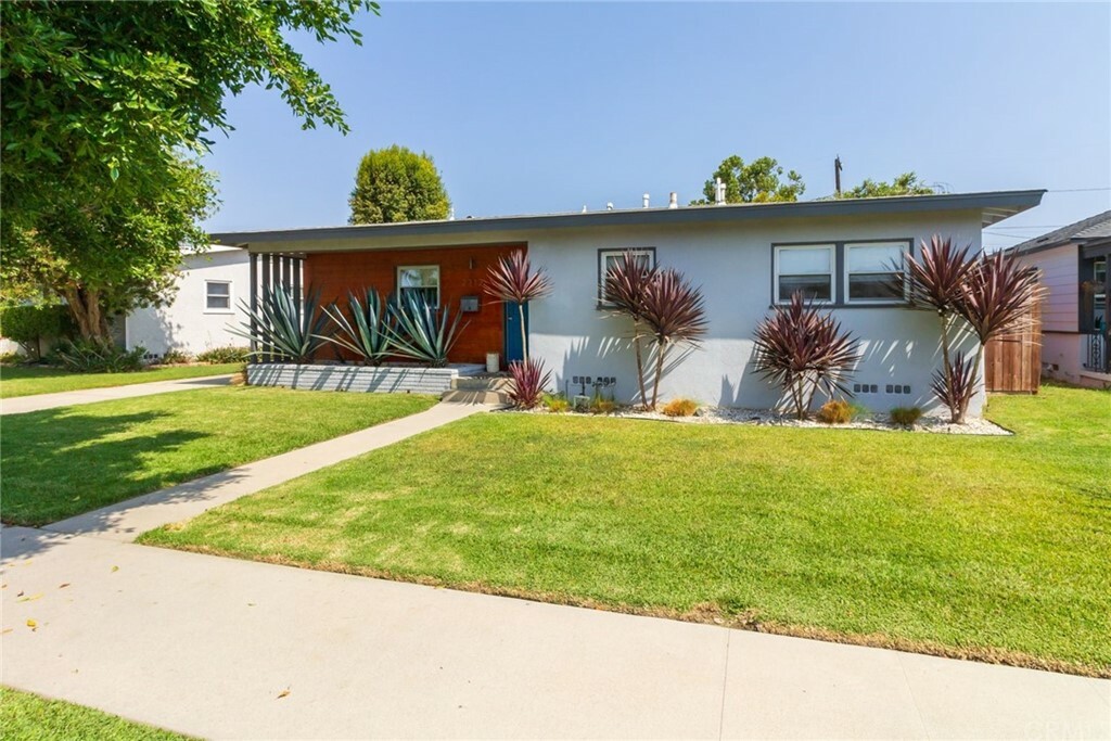 Property Photo: 2312 Heather Avenue CA 90815