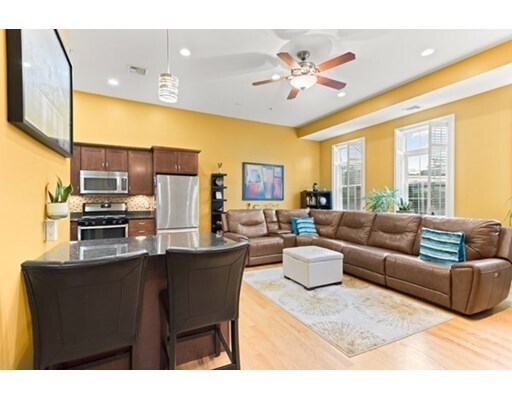 Property Photo: 87 Franklin St 105 MA 02169