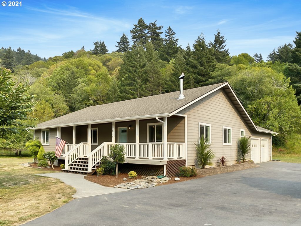 Property Photo:  17075 Mountain Dr  OR 97415 