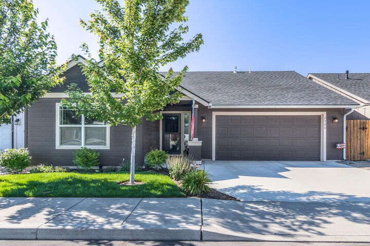 2980 NW Hemlock Lane  Redmond OR 97756 photo