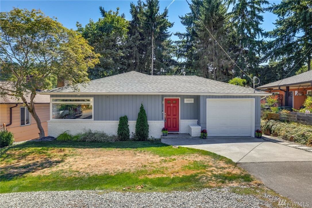 Property Photo:  3551 NE 92nd St  WA 98115 