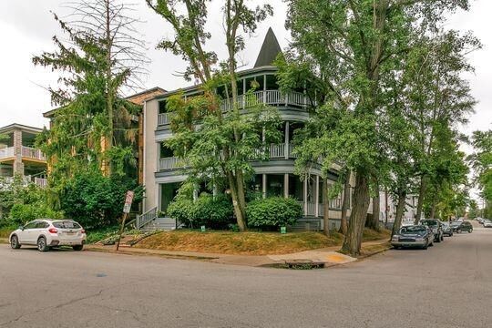 Property Photo: 702 Summerlea St 3 PA 15232