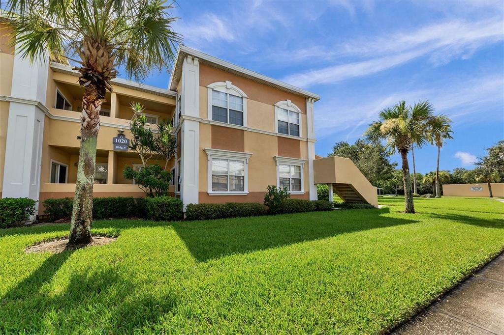 Property Photo: 1020 Villagio Circle 104 FL 34237