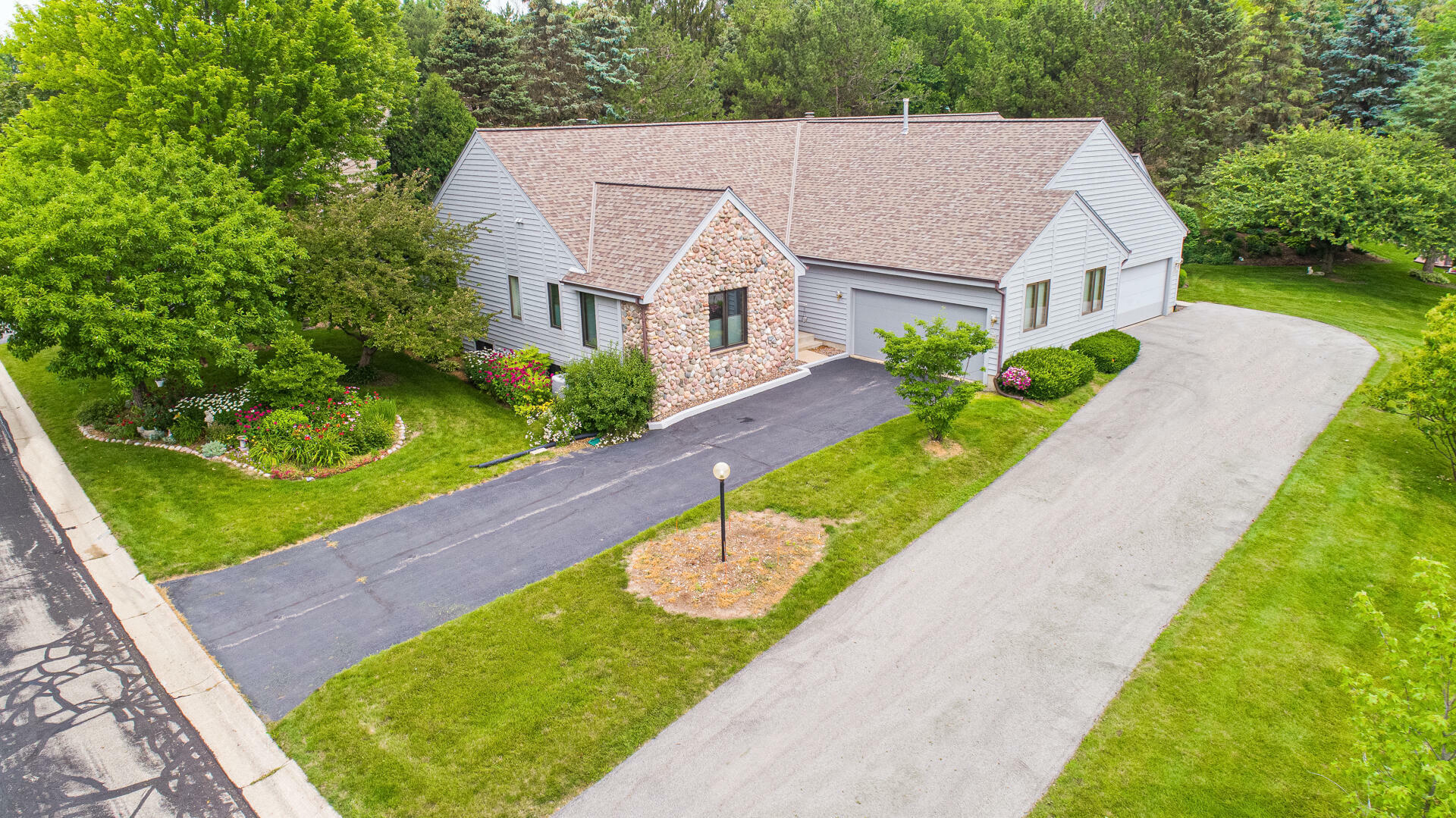 Property Photo:  N81w13442 Golfway Dr  WI 53051 