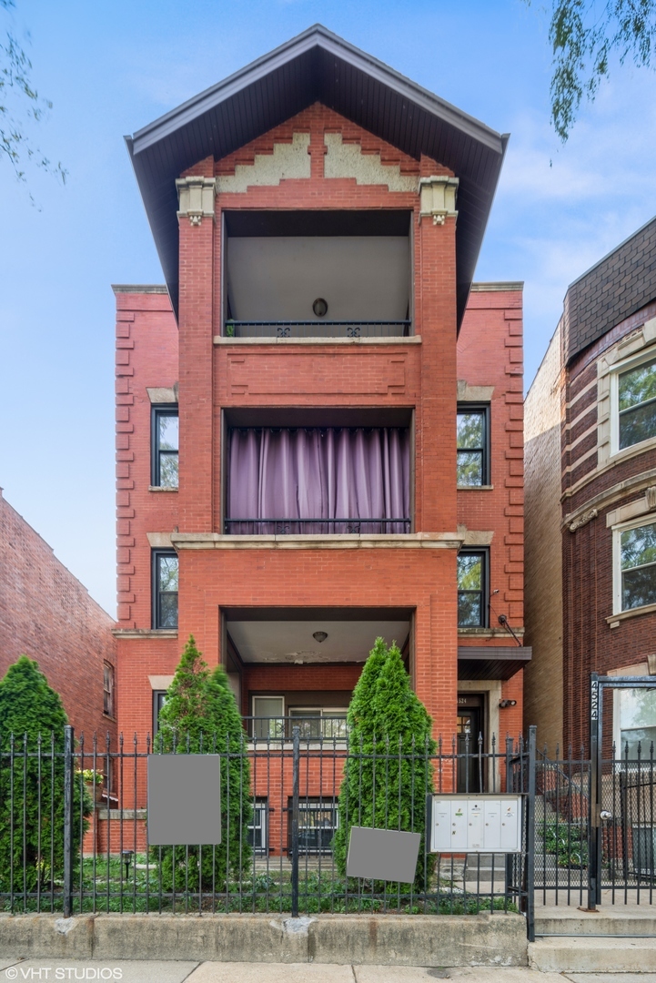 Property Photo: 4524 S King Drive 5 IL 60653