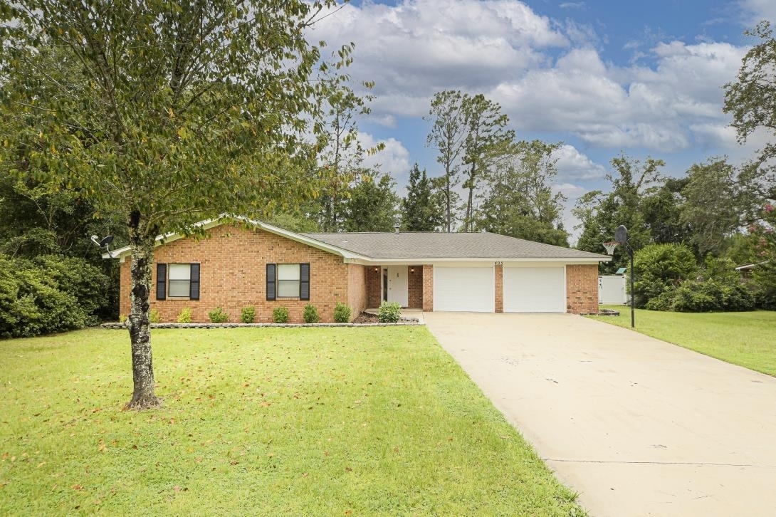 Property Photo:  405 N Grove Boulevard  GA 31548 