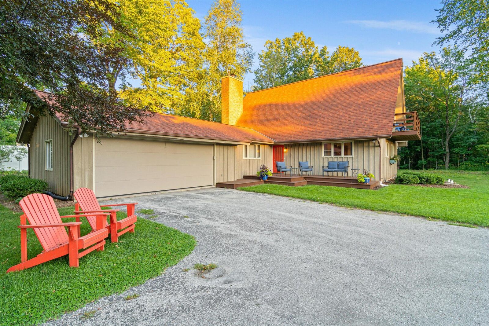 Property Photo: 3676 E Norport Dr WI 53074