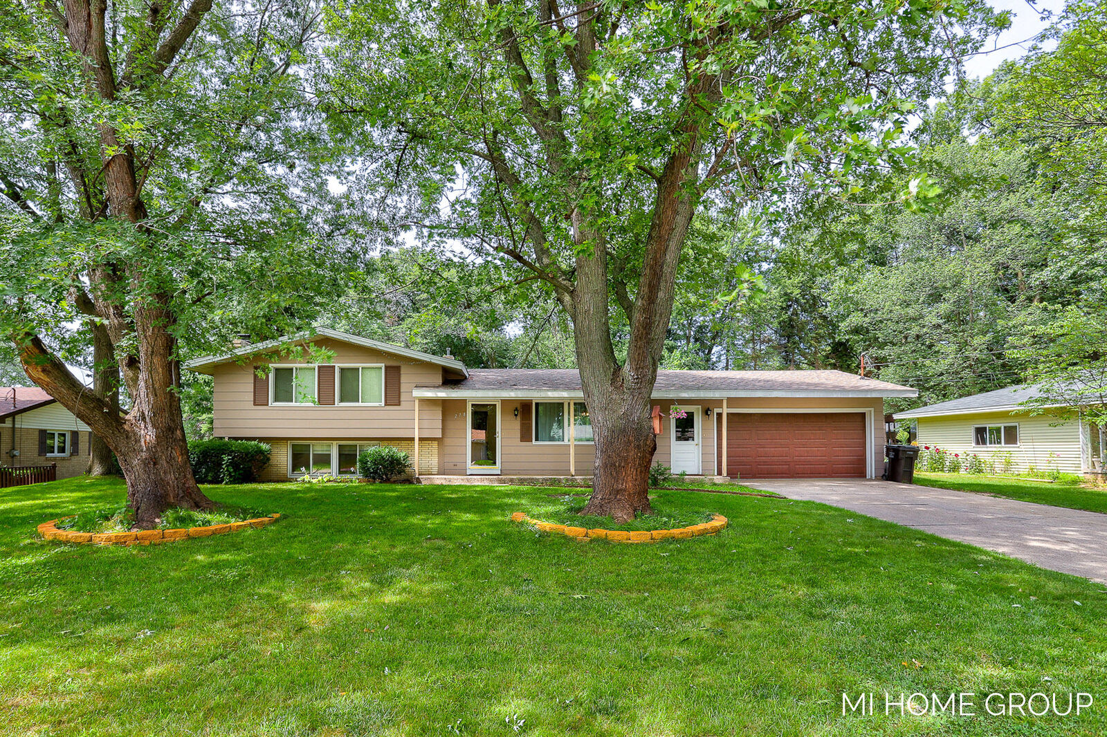 Property Photo:  278 Eastmont Avenue  MI 49424 