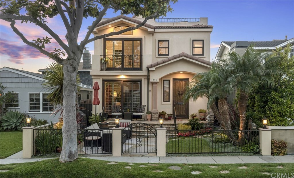 Property Photo:  703 Larkspur Avenue  CA 92625 