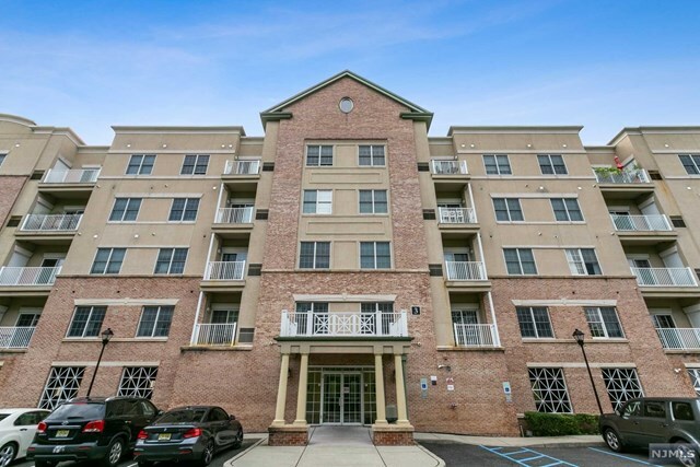 Property Photo:  3211 Windsor Park Court  NJ 07631 