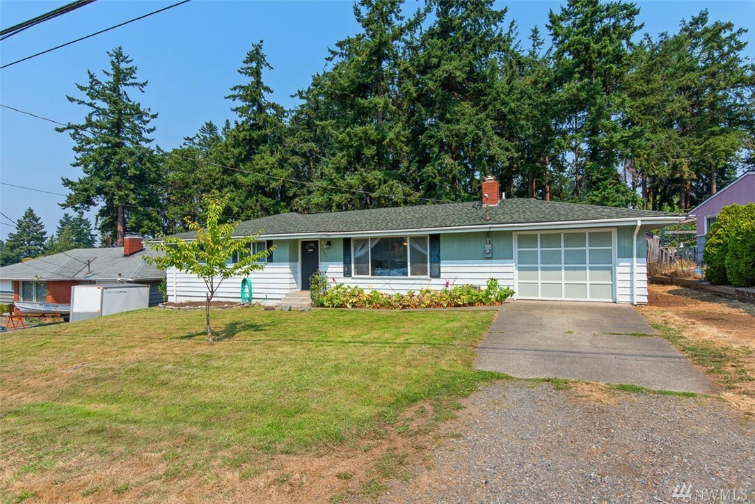 Property Photo:  1622 NE 5th Ave  WA 98277 