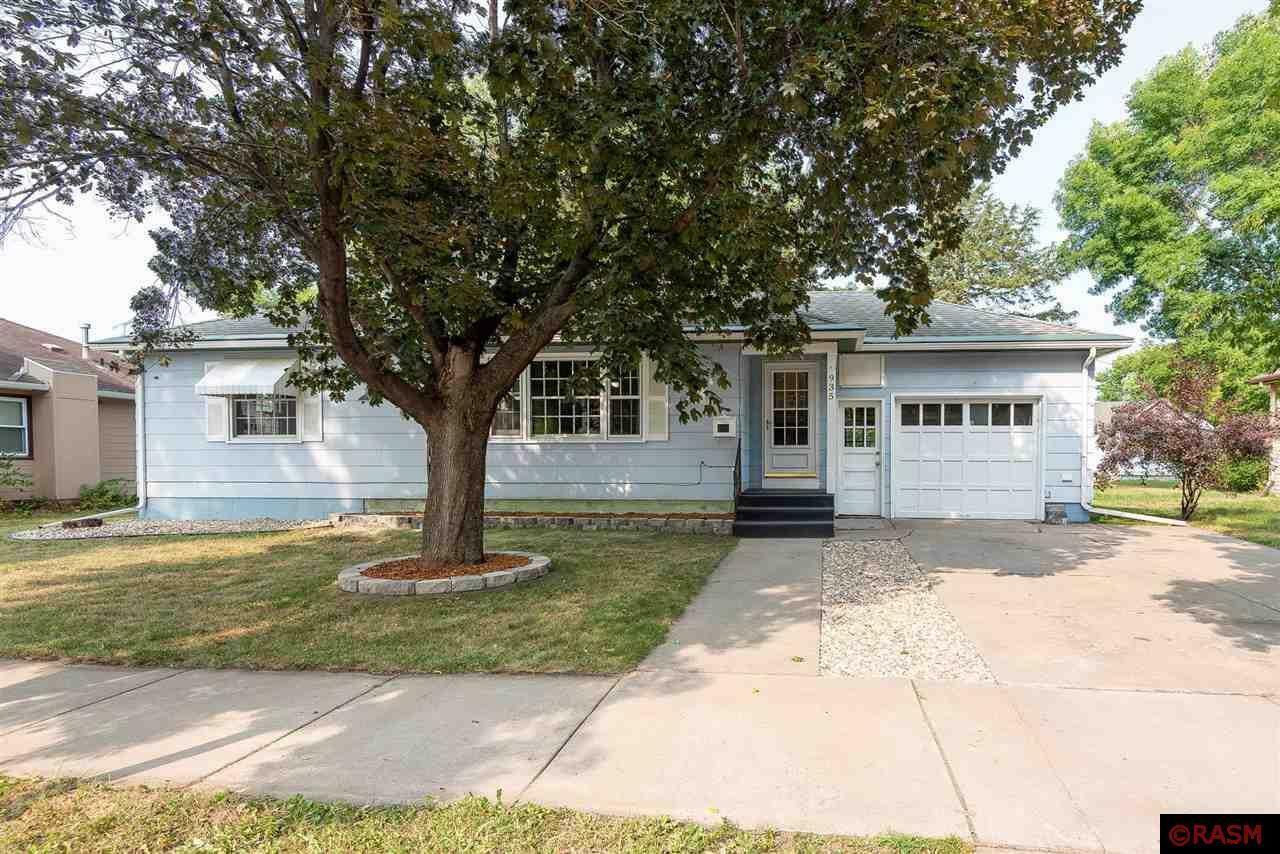 Property Photo:  935 Range Street  MN 56003 