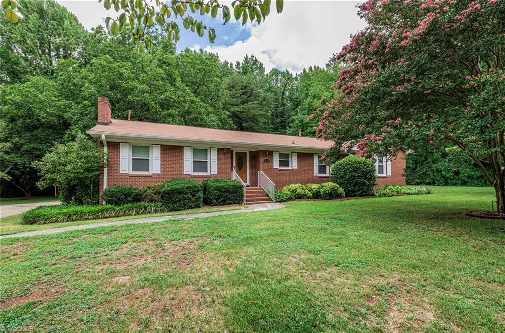 Property Photo:  302 Oakwood Drive  NC 27292 