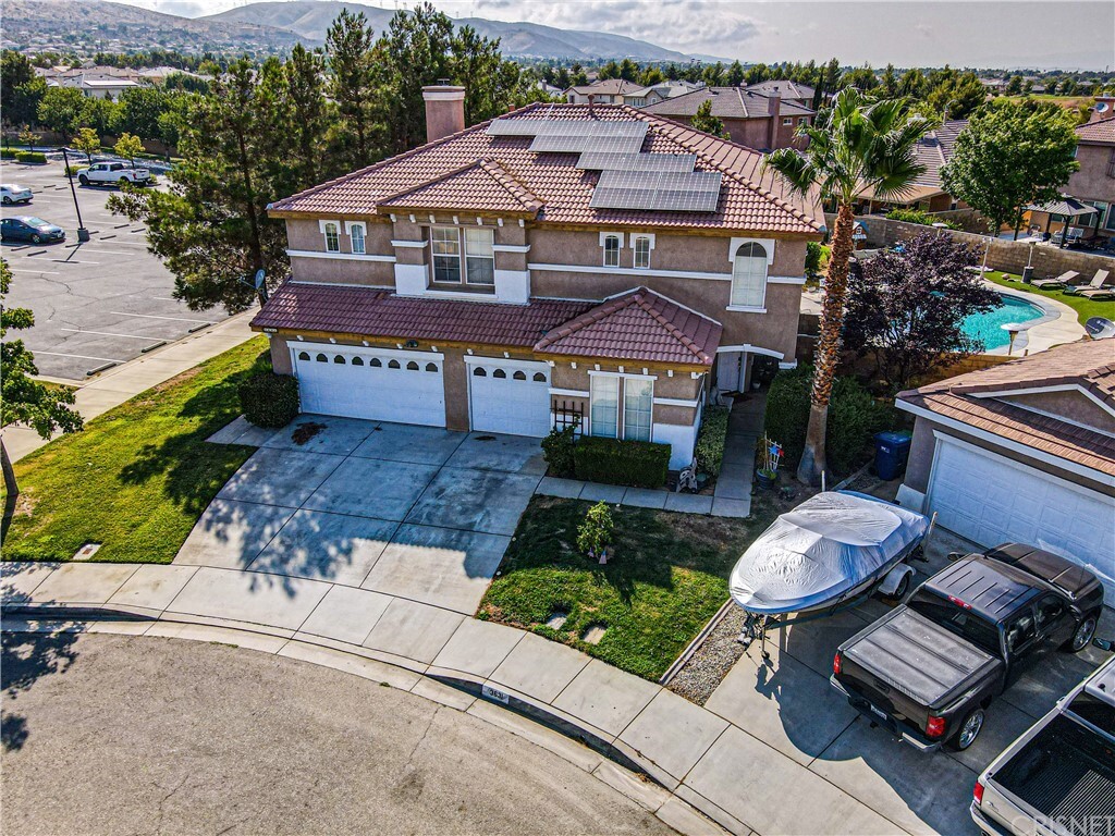 Property Photo: 3631 Fairgreen Lane CA 93551