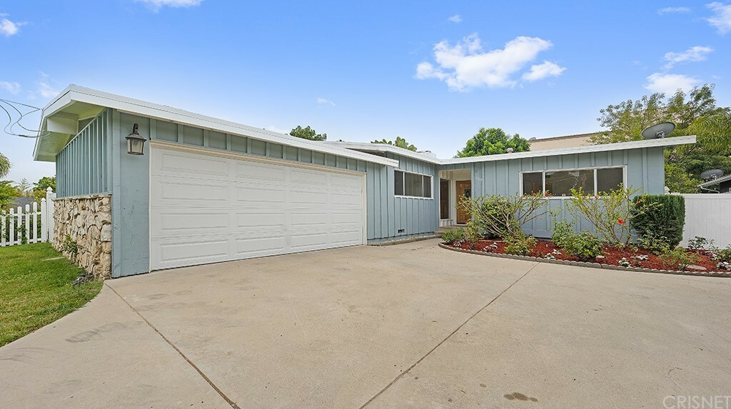 Property Photo:  13524 Hartland Street  CA 91405 