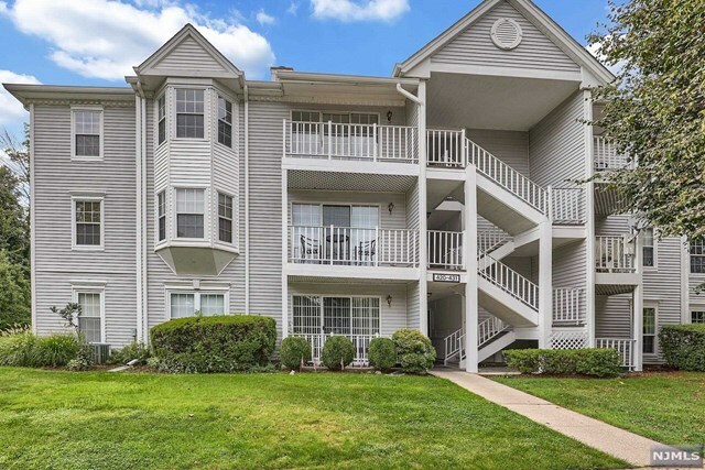 Property Photo: 424 Poets Way NJ 07430