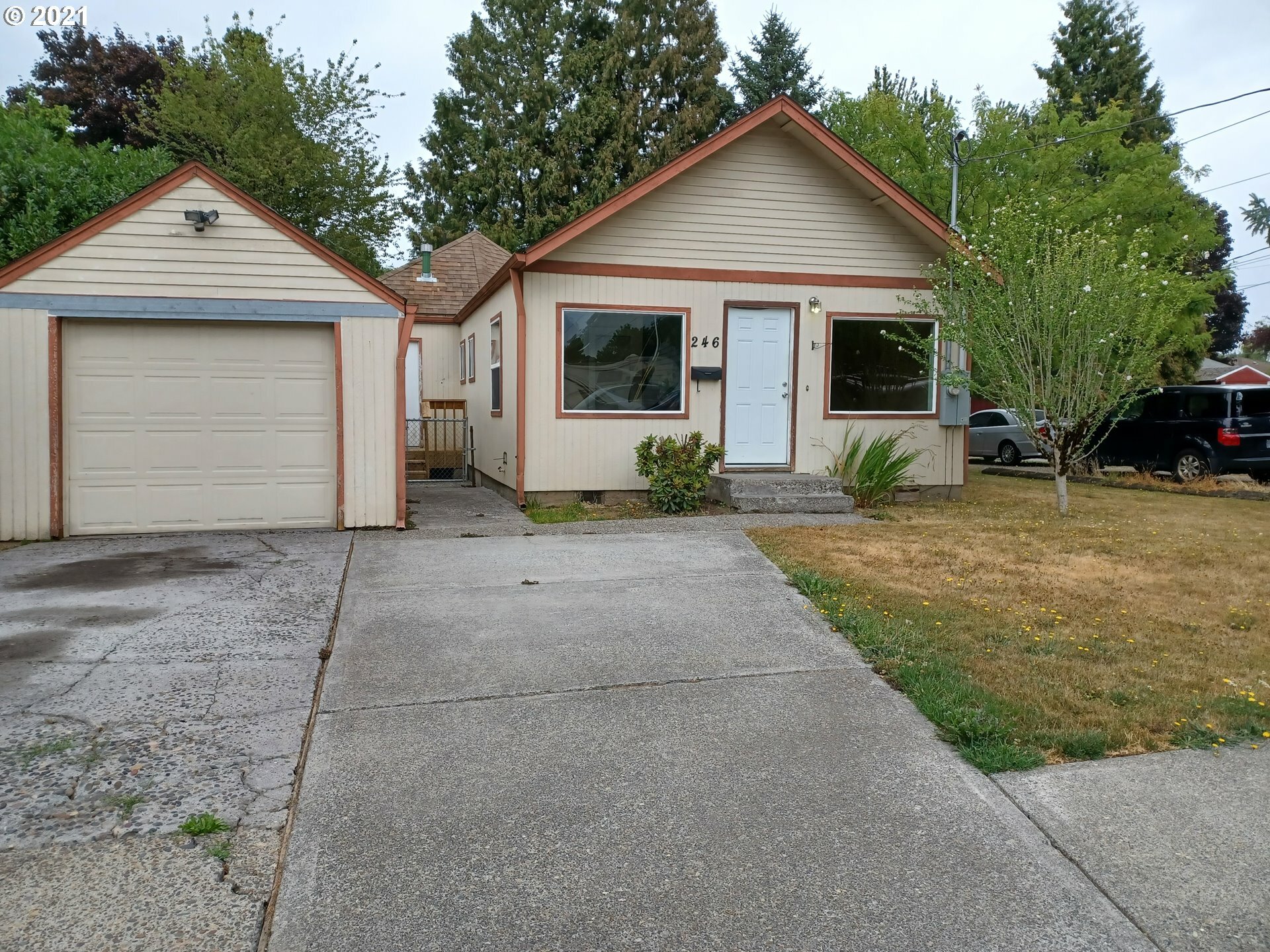 Property Photo:  246 SE Spruce Ave  OR 97080 