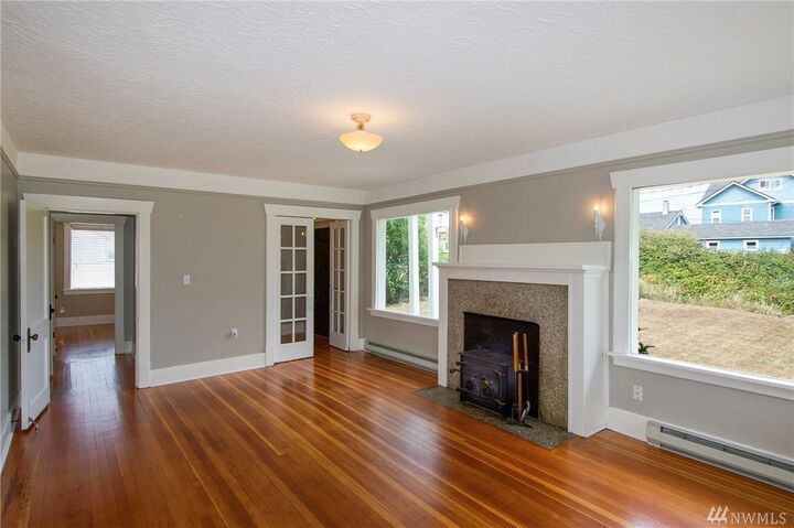 Property Photo: 434 W 3rd St WA 98362