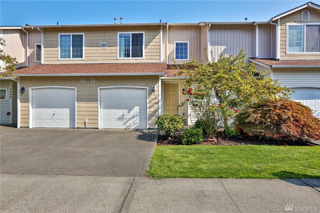 Property Photo:  3200 SE 12th St 1043  WA 98058 