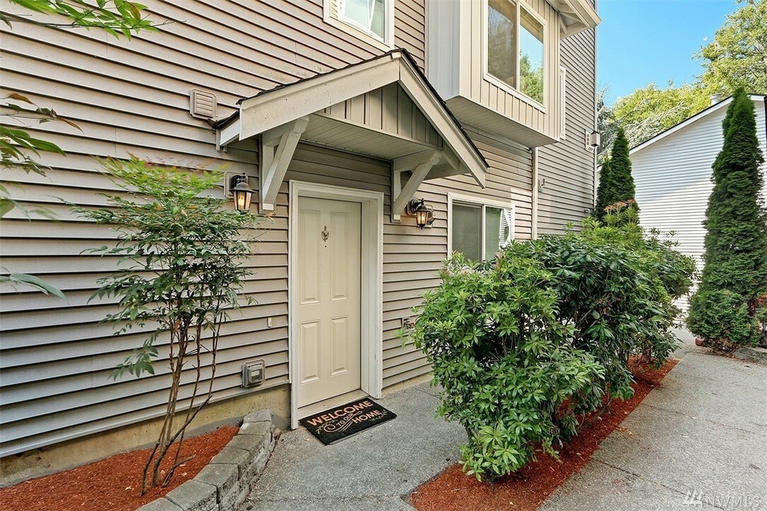 Property Photo: 2102 SW Holden St WA 98106