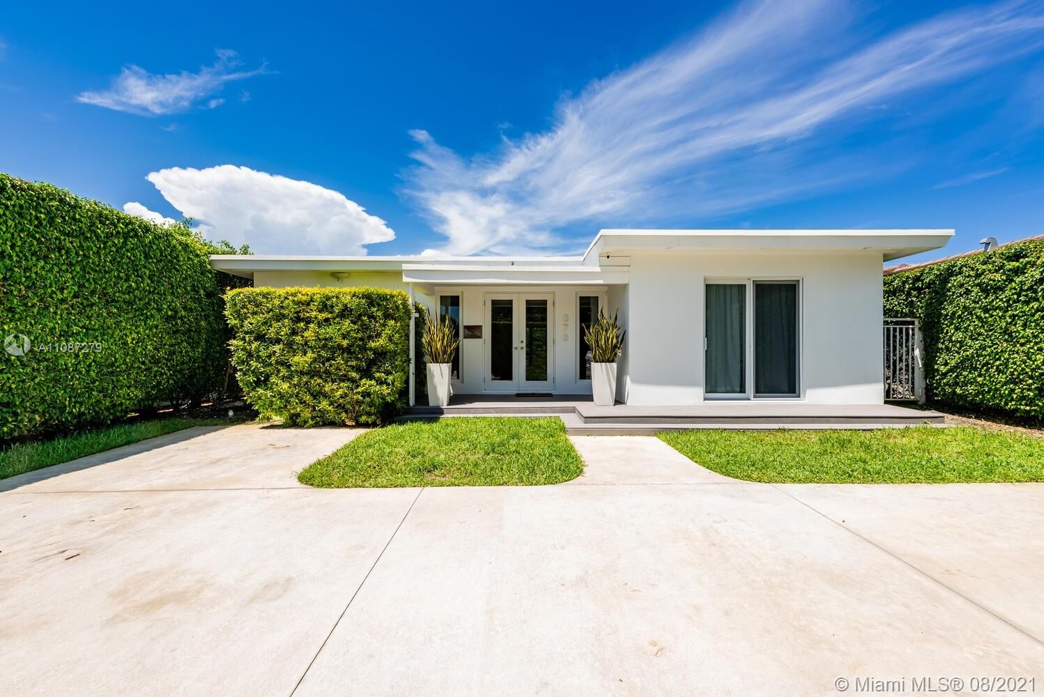 Property Photo:  575 W 50th St 0  FL 33140 